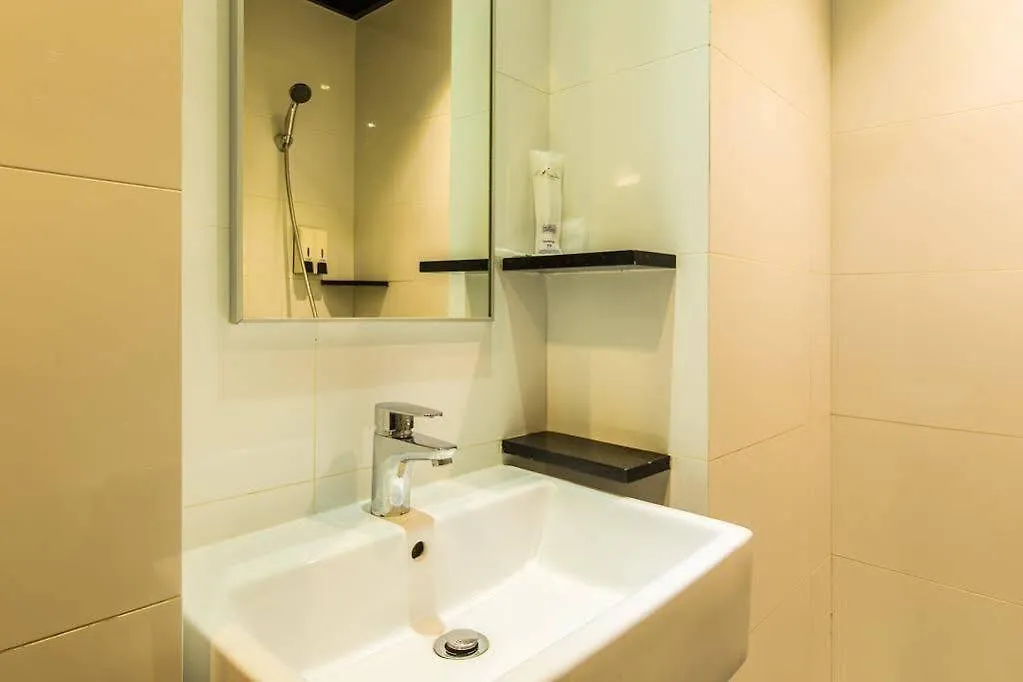 Hotel Ibis Budget Singapore Pearl 2*,