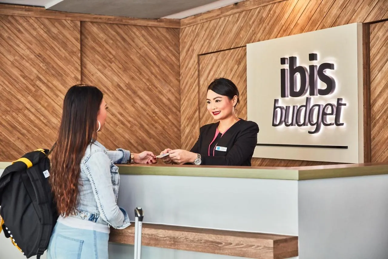 Отель Ibis Budget Singapore Pearl